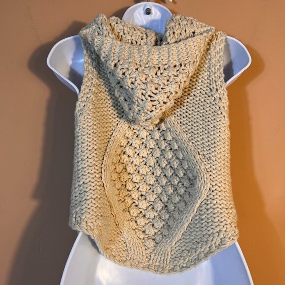 UMGEE  Faux Trim Crochet Hoodie Vest - Picture 4 of 8